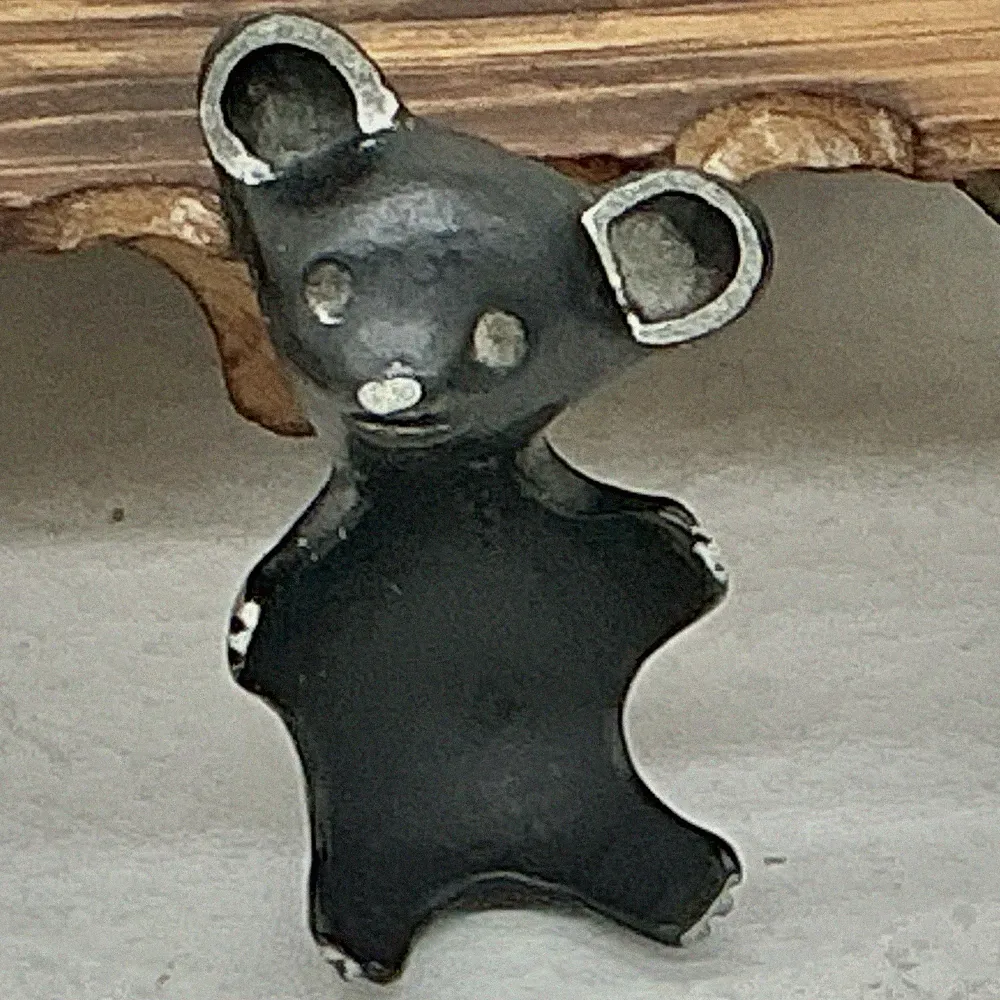 Vintage Cast Iron Reclining Bear Figurine Gum Rest / Change Holder / Ring Rest